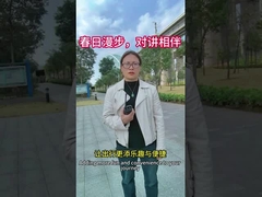 Baharda yürüyüş, walkie-talkie ile birlikte