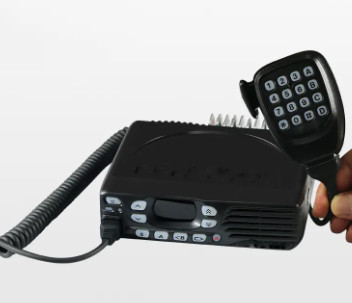 Mobil Radyo Alıcı Araç Walkie Talkie 25W VHF DMR TKD840 / TKD740 Araç Montajlı İki Yolu Radyo